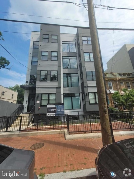 Building Photo - 927 Kennedy St NW