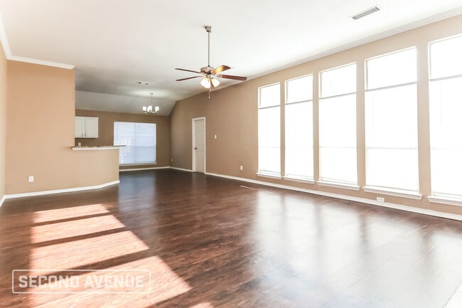 Building Photo - 616 Elm Falls Pl