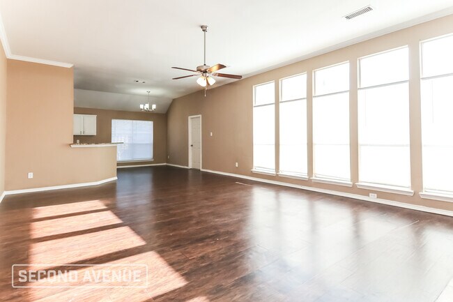 Foto del edificio - 616 Elm Falls Pl