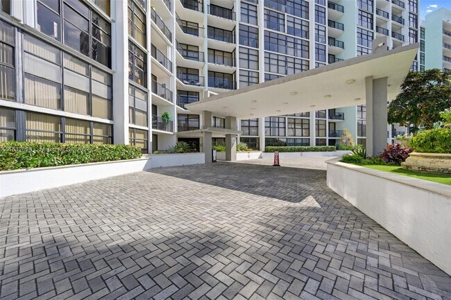 Foto del edificio - 200 Leslie Dr