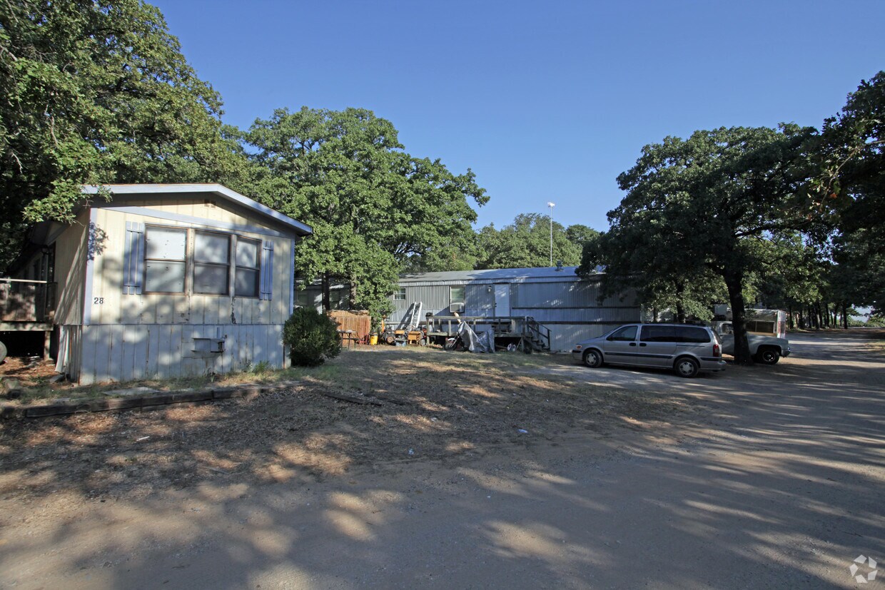Building Photo - 5566 Mitchell Saxon Rd