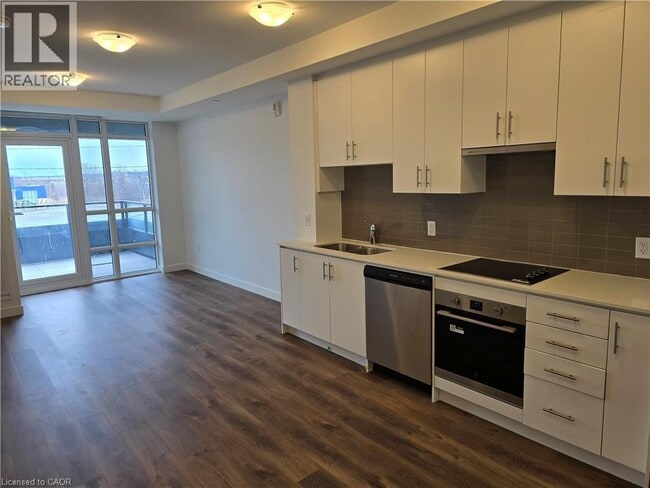 Building Photo - 461 Green Rd