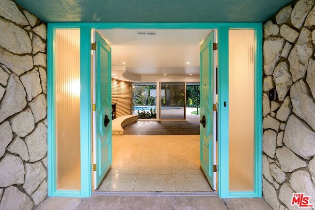 Foto del edificio - 3151 Oakdell Ln