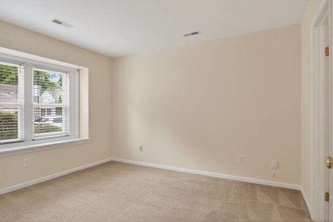 Building Photo - 227 Ashridge Ln