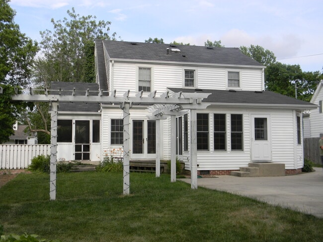 Building Photo - 1204 S 26th St