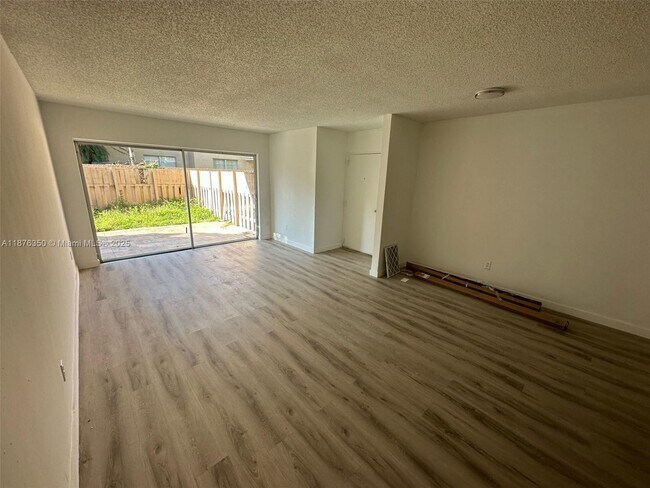 Foto del edificio - 4174 NW 79th Ave