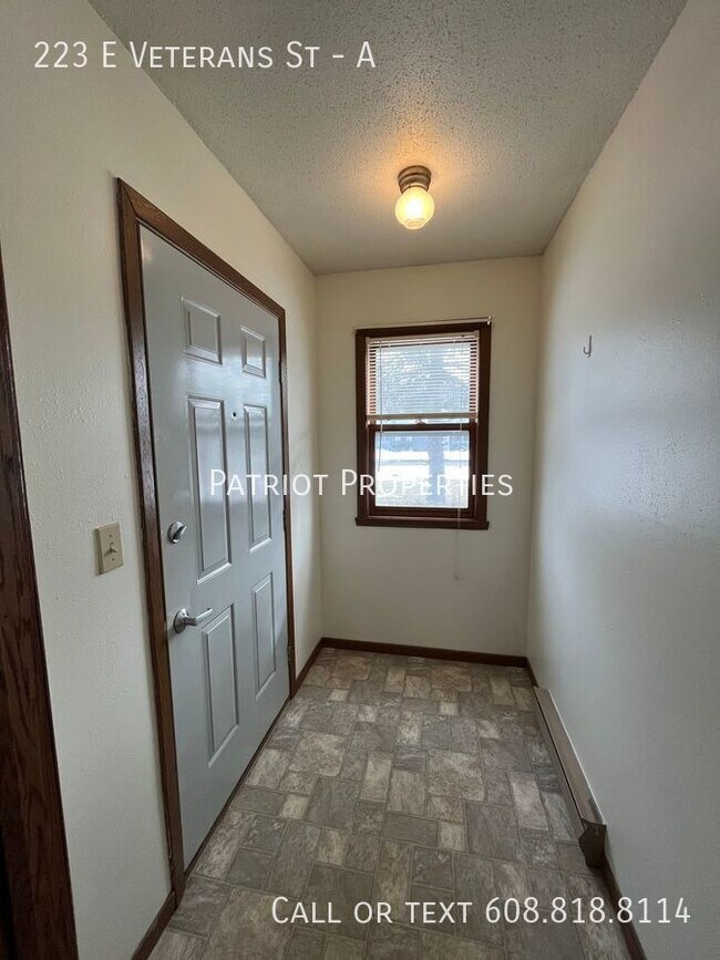 Foto del edificio - 2 bedroom/ 1 bath apartment in Tomah, WI