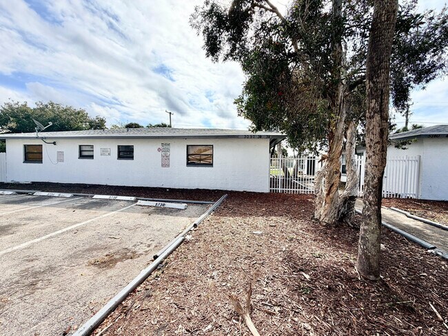 Foto del edificio - 5730 NW 27th Ct
