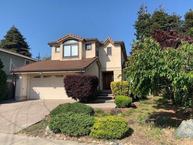 Foto del edificio - Massive 3-Bedroom El Cerrito Home Minutes ...