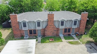 Building Photo - 305 Cambridge Dr