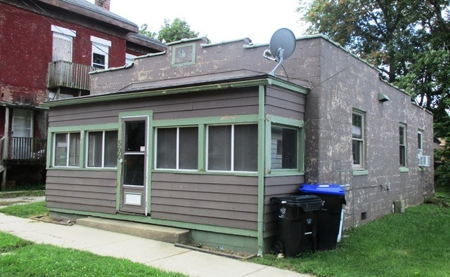 Building Photo - 500 N Lee St