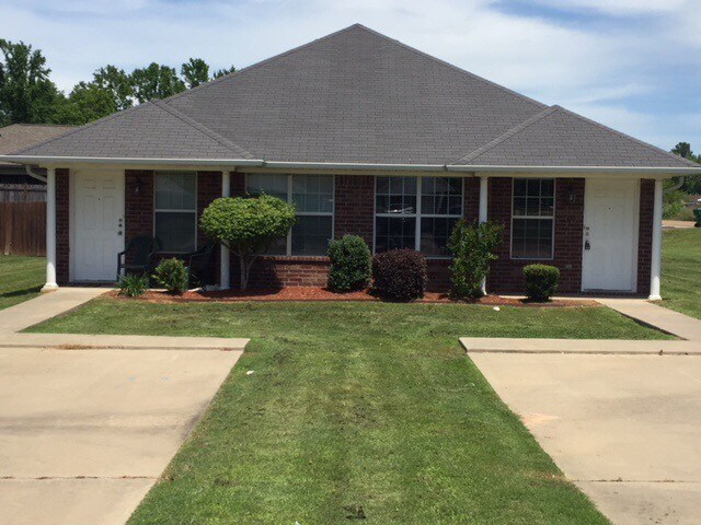 Primary Photo - 112-114 Elm Creek Dr
