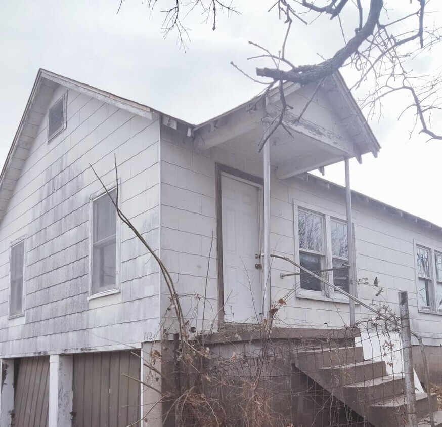 Primary Photo - 112 W 7th St