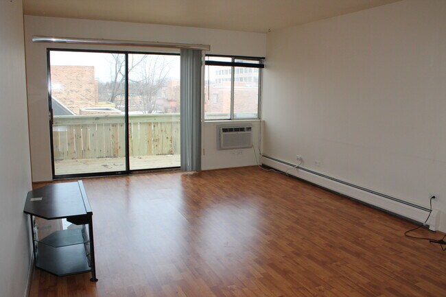 Building Photo - 1806 Hemlock Pl