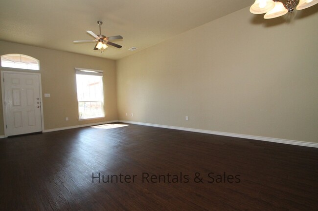 Foto del edificio - Spacious Two-Bedroom!