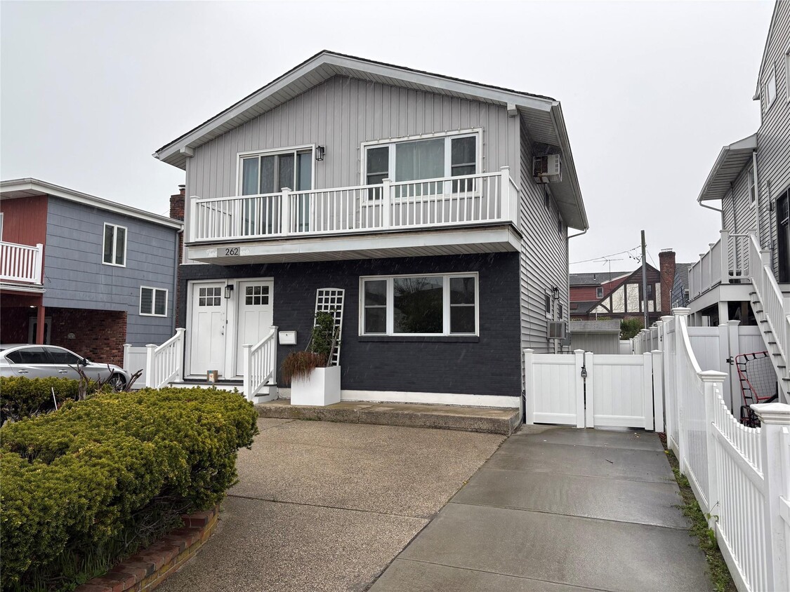 Foto principal - 262 Long Beach Blvd