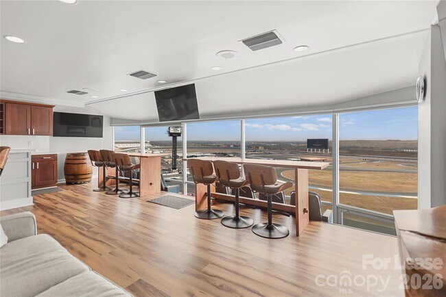 Foto del edificio - 4721 Morehead Rd