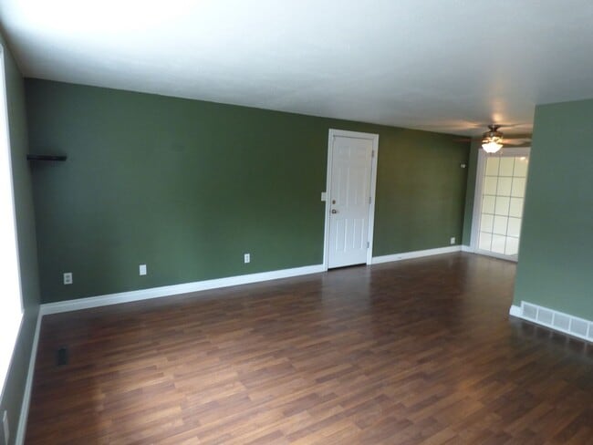 Building Photo - 4 Bedroom home in Loveland