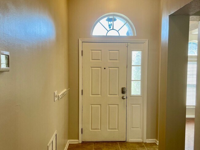 Building Photo - Large 4 Bedroom 2 Bath Home in Eagles Hammock on the Northside!