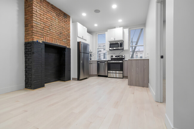 Building Photo - 680 Hart St