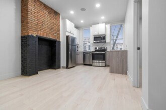 Building Photo - 680 Hart St