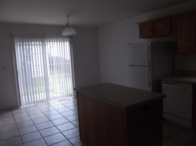 Building Photo - 3912 Balmoral Dr