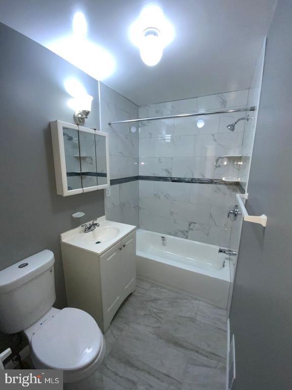 Foto del edificio - 422 W Huntingdon St