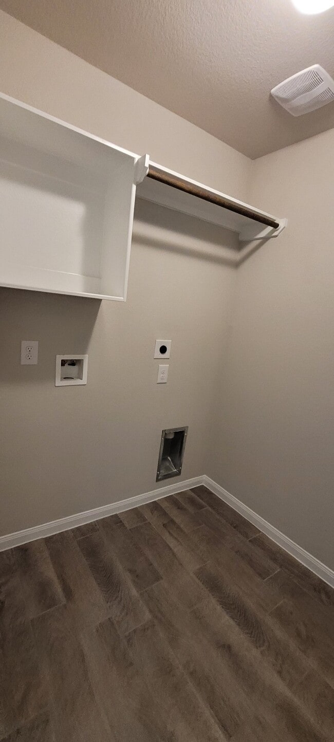 Building Photo - 419 Lazy Ln