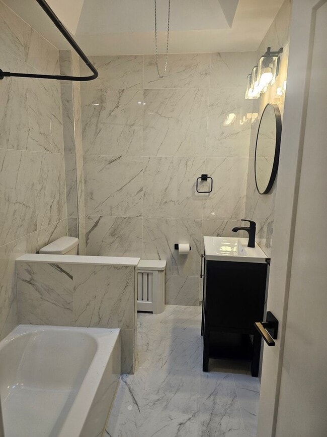 Building Photo - Stunning Remodel - Frankford