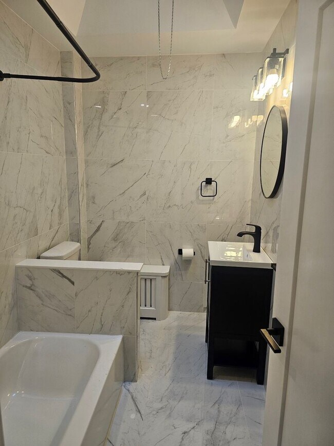 Foto del edificio - Stunning Remodel - Frankford