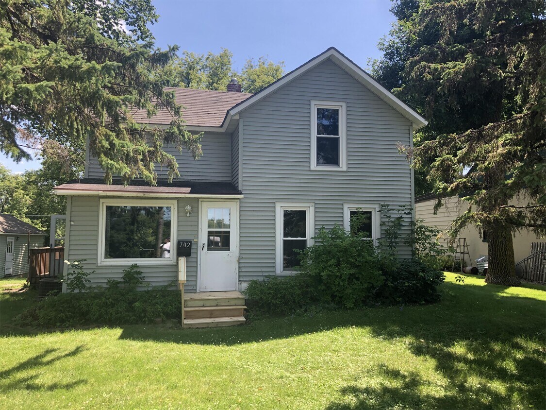 712 E Channing Ave, Fergus Falls, MN 56537 House Rental in Fergus