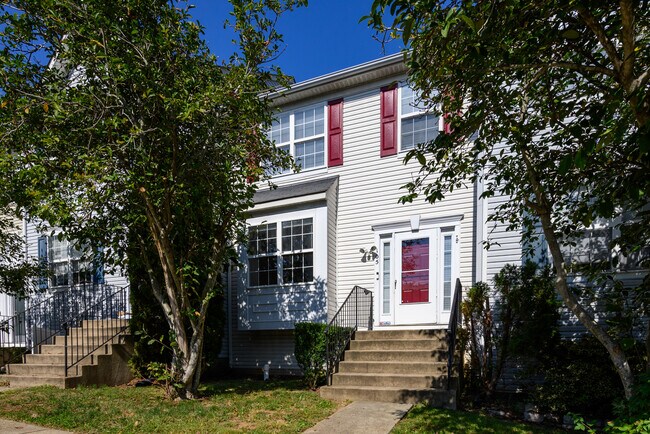 Front - 105 Brenwick Ct