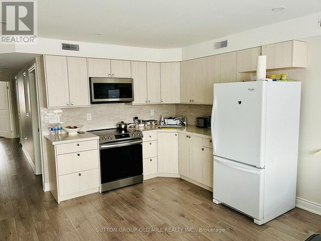 Photo du bâtiment - 1032 Burnhamthorpe Rd E