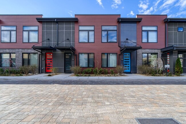 Building Photo - Fully Furnished Modern Downtown Townhome – Utilities Included – Walk to River & Midtown