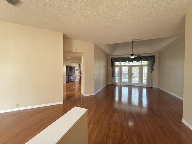 Foto del edificio - 3107 Westridge Dr