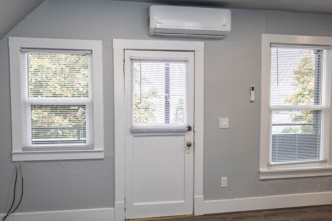 Foto del edificio - 2402 Rucker Ave