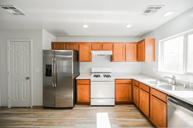 Foto del edificio - This Stunning 3 Bed, 2 ½ Bath Home Is A Ra...
