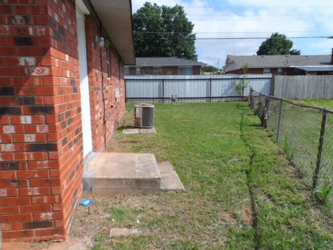 Foto del edificio - 120 NE 12th St