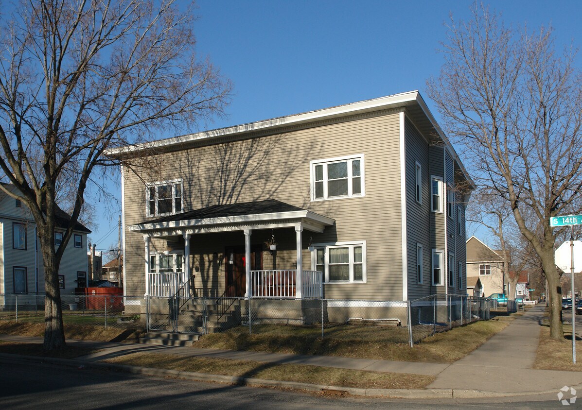 Building Photo - 2100 14th Ave S