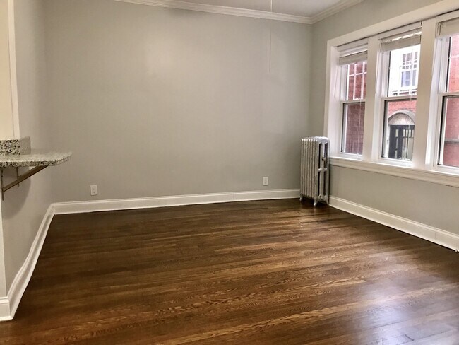 Foto del edificio - 6114 N Winthrop Ave