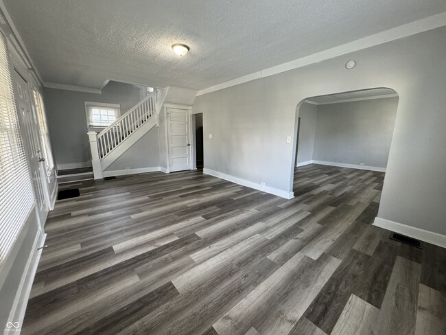 Building Photo - 1051 N Mount Street