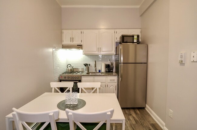 Building Photo - 208 48th St