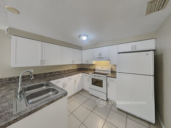 Building Photo - 16123 Sandcrest Way