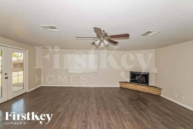 Building Photo - 3518 E Friess Dr