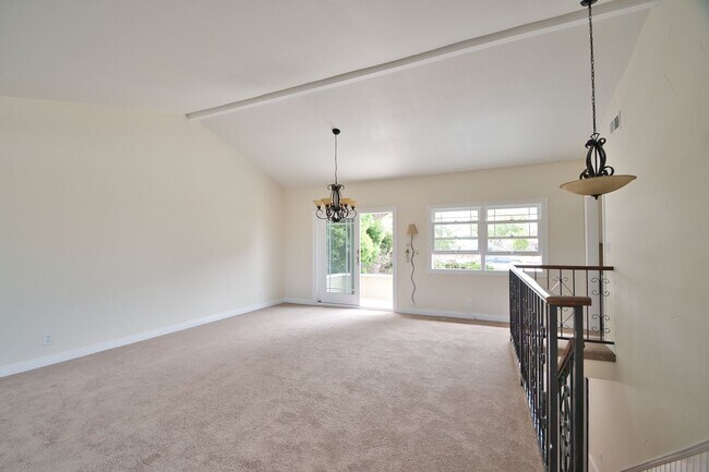Building Photo - 3 Bed 2.5 Bath, Redondo Beach - Home For L...