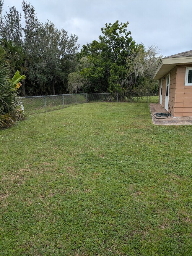 Fotografía del edificio - 6485 Malaluka Rd