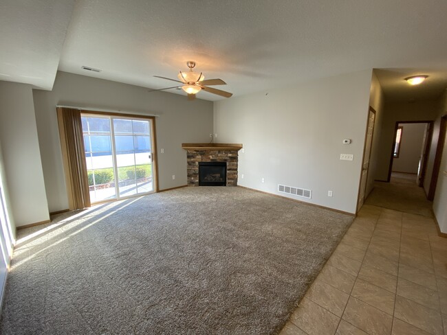 Foto del edificio - 2000 Meadow Ct