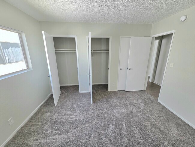¡Espacio en el armario! - Slauson Apartments