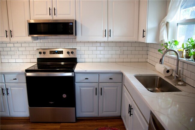 Building Photo - 34 Basore Dr