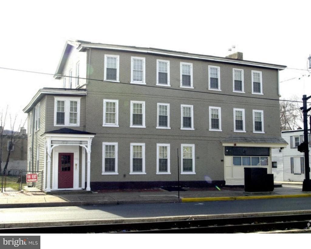 Primary Photo - 200 E Broad St